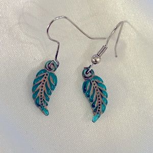 Teal Feather Earrings, light weight. NWOT